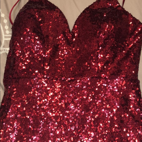 Red sequin mini dress - Picture 2 of 3